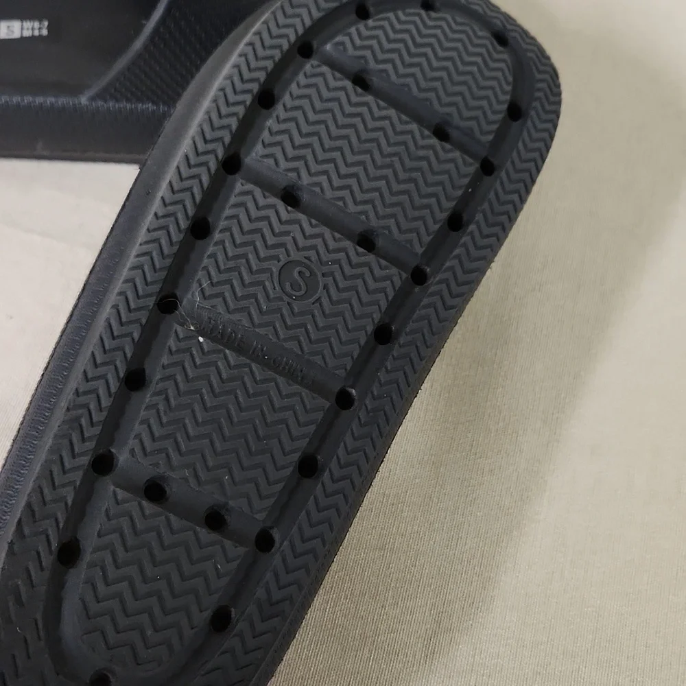 Black Slide Sandals 32 Degree Cool Size SMALL.
